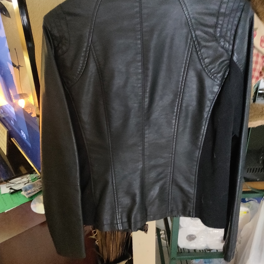 Leather jackets - Picture 2 of 3